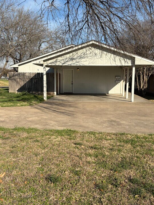 2225 Windsor Ave in Waco, TX - Building Photo