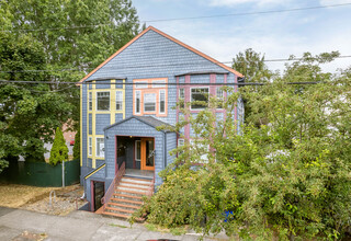 73 NE Stanton St in Portland, OR - Foto de edificio - Building Photo