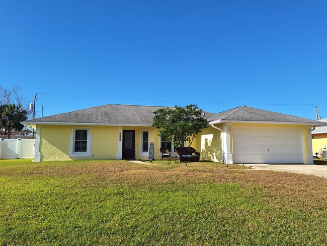 property at 3208 Royal Palm Dr