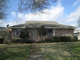 3368 Burke Rd in Pasadena, TX - Building Photo