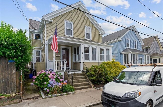 5 Atlantic St in Newport, RI - Foto de edificio - Building Photo