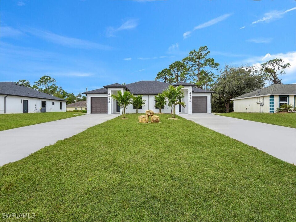 4929-4931 Leonard Blvd S in Lehigh Acres, FL - Building Photo