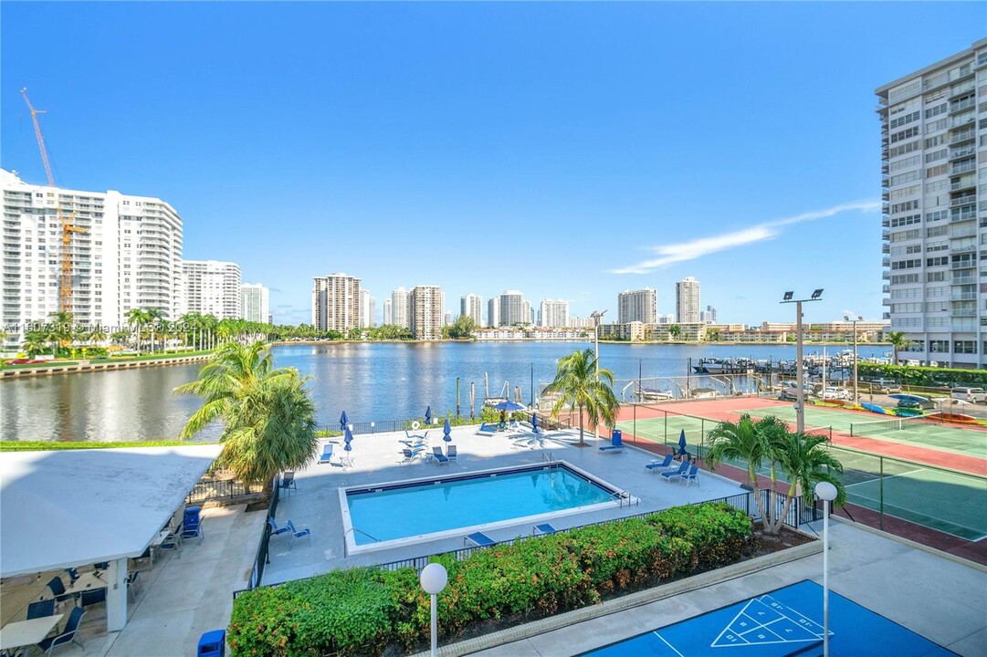 2780 NE 183rd St, Unit 1412 in Aventura, FL - Foto de edificio