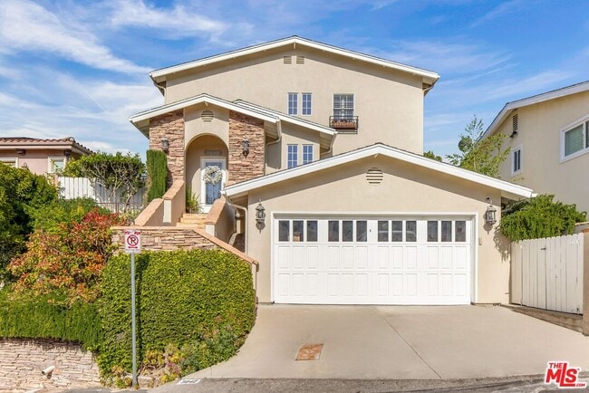 property at 3942 Glenridge Dr