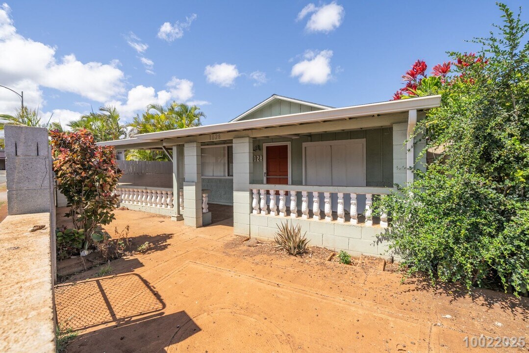 1028 Hooli Pl in Pearl City, HI - Building Photo