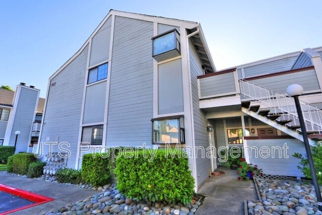 7417 Auburn Oaks Ct in Citrus Heights, CA - Building Photo - Building Photo