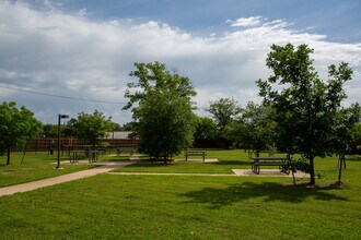 Maverick Place in Arlington, TX - Building Photo - Building Photo