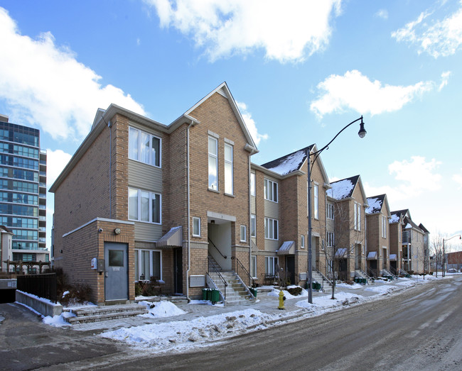 5-21 Thomas Elgie Dr in Toronto, ON - Building Photo - Building Photo