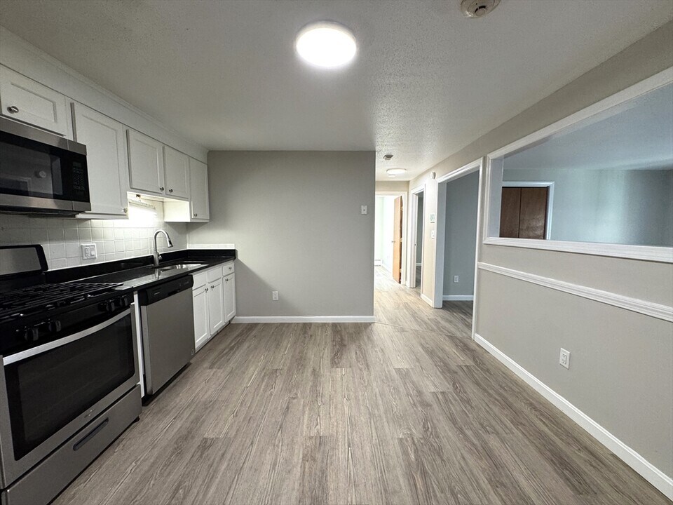 4 Dodge Rd in Rowley, MA - Building Photo