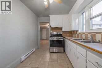 113 Brant Ave in Brantford, ON - Building Photo - Building Photo