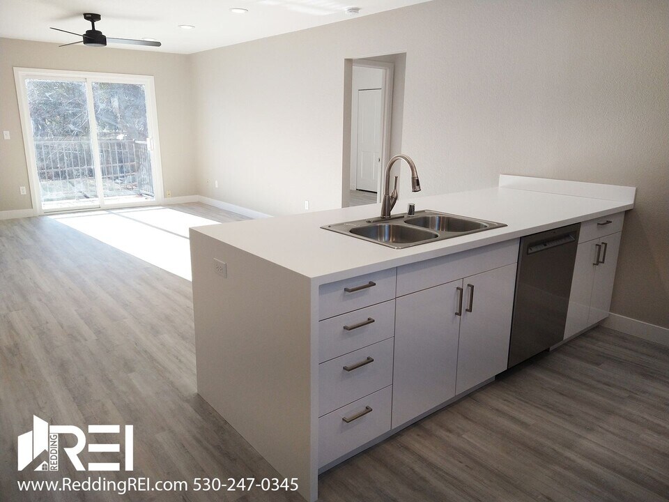 1566 Bramble Place in Redding, CA - Building Photo