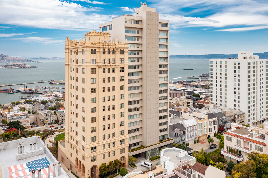 1080 Chestnut St in San Francisco, CA - Building Photo