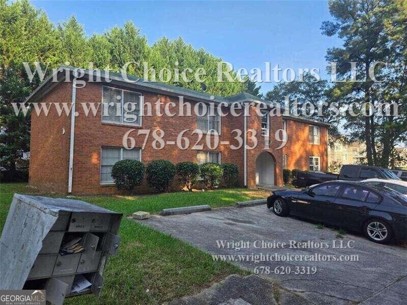 6682 Chupp Rd in Lithonia, GA - Foto de edificio