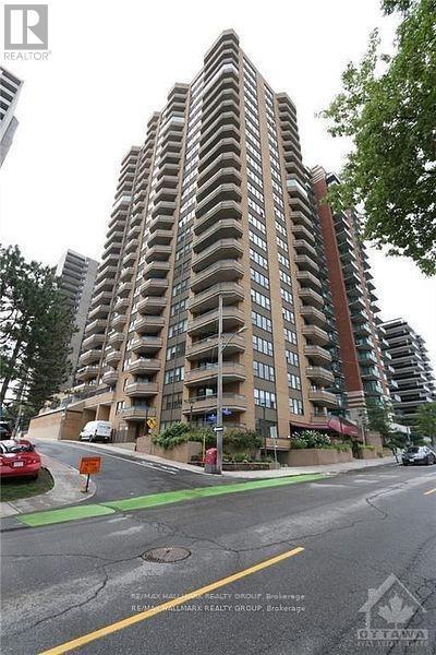 556-556 Laurier Ave W