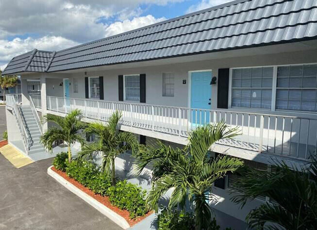 3481 Helena Dr in Lake Worth Beach, FL - Foto de edificio - Building Photo