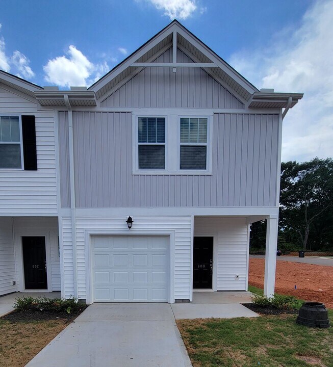 600 Reese Ln in Greenville, SC - Building Photo