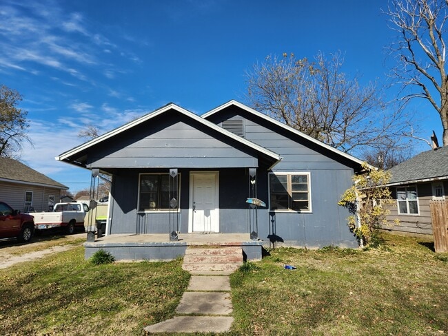 property at 716 W 6th
