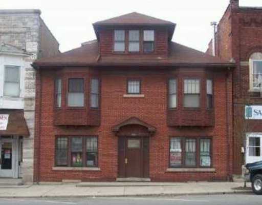 218 S Main St in Bellefontaine, OH - Foto de edificio - Building Photo