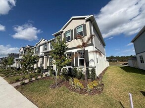 9261 Gran Teatro Dr in Oakland, FL - Building Photo - Building Photo