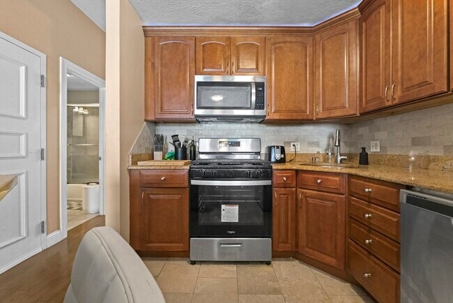 183 W 8th St in Boston, MA - Building Photo - Building Photo