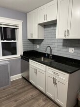95 E Squantum St, Unit 1 in Quincy, MA - Foto de edificio - Building Photo
