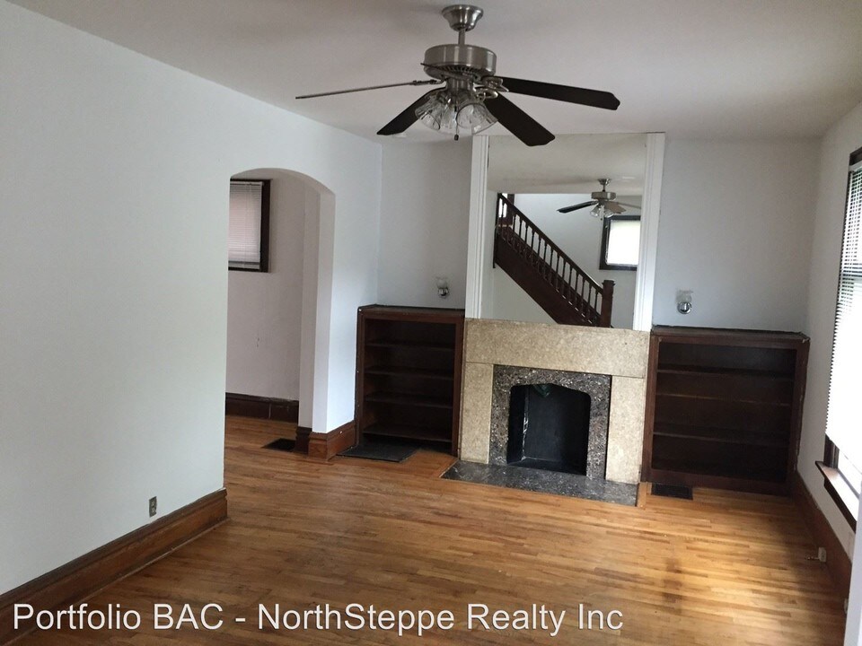 329 E 20th Ave in Columbus, OH - Building Photo