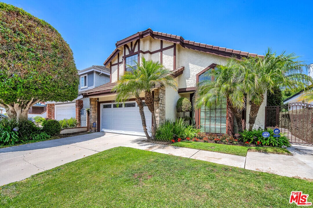 7517 W 81st St in Los Angeles, CA - Building Photo