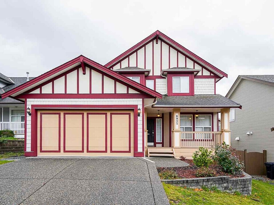 6932 197B St in Langley, BC - Building Photo