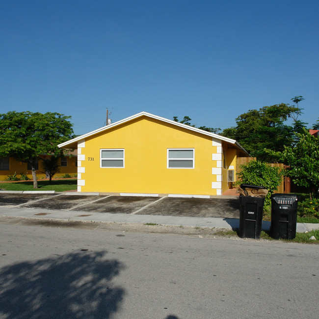 727c-731 NW 1st Ave in Fort Lauderdale, FL - Building Photo - Building Photo