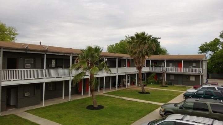 Hidden Pines in Houston, TX - Foto de edificio