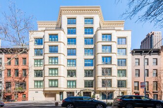 Manor 82 in New York, NY - Building Photo - Building Photo