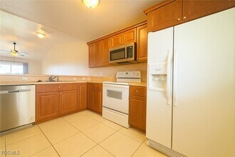 4137 Skyline Blvd in Cape Coral, FL - Foto de edificio - Building Photo