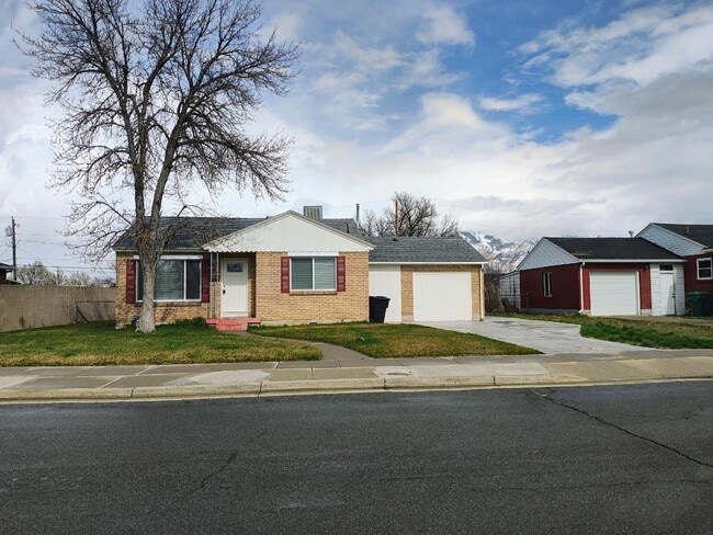 property at 5761 S Hillside Dr
