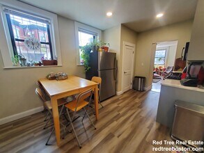 1914 Beacon St, Unit 2 in Boston, MA - Foto de edificio - Building Photo