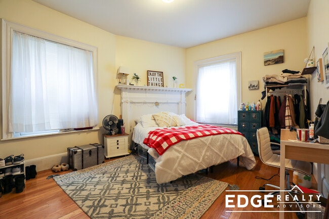 12 Sutherland Rd, Unit 1 in Boston, MA - Foto de edificio - Building Photo