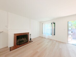 2428 Ocean Ave in Los Angeles, CA - Building Photo - Building Photo