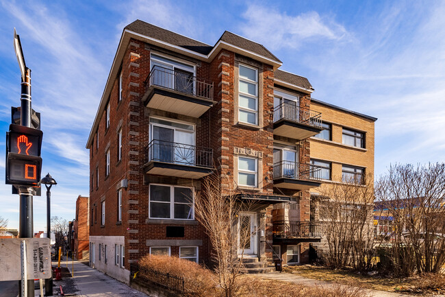 2540 Sherbrooke E in Montréal, QC - Building Photo - Primary Photo