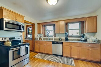 359 Washington St, Unit 2 in Winchester, MA - Building Photo - Building Photo