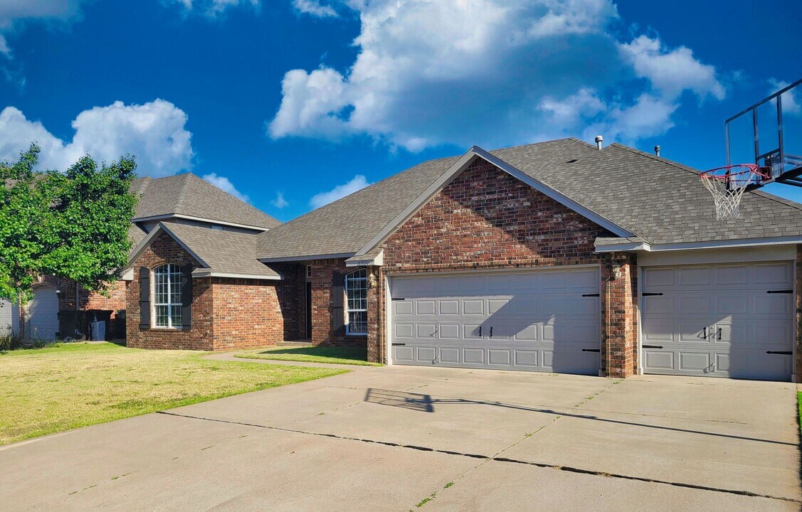 8821 NW 120th St in Oklahoma City, OK - Building Photo