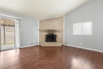 5718 Champions Hill Dr in San Antonio, TX - Building Photo - Building Photo