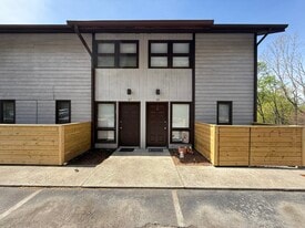 Laurelwood Apartments in Jonesborough, TN - Building Photo