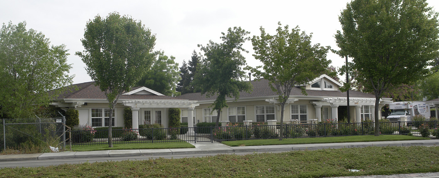 1660 Portola Ave in Livermore, CA - Building Photo