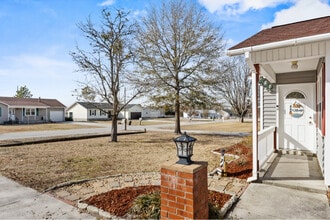 206 Cinnamon Dr in Hubert, NC - Foto de edificio - Building Photo