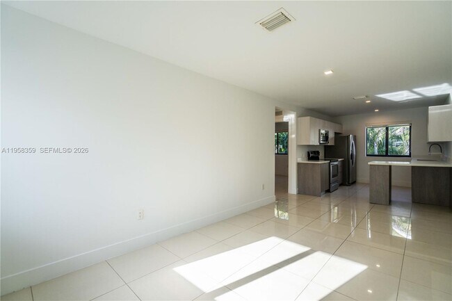 1985 Bay Dr in Miami, FL - Foto de edificio - Building Photo