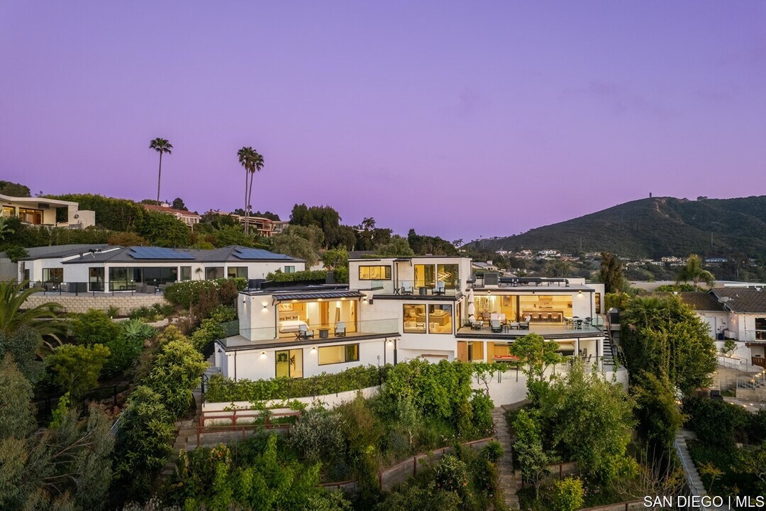 2684 Costebelle Dr in San Diego, CA - Building Photo