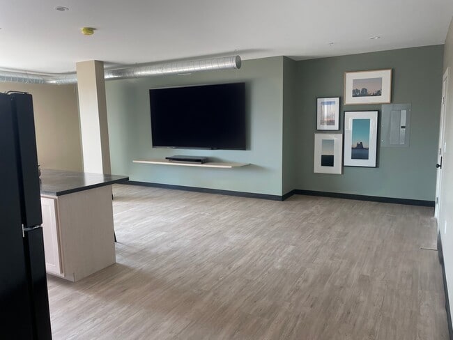 302 Court St, Unit 204 in Watertown, NY - Foto de edificio - Building Photo