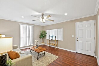 13439 Roselle Ave in Hawthorne, CA - Foto de edificio - Building Photo