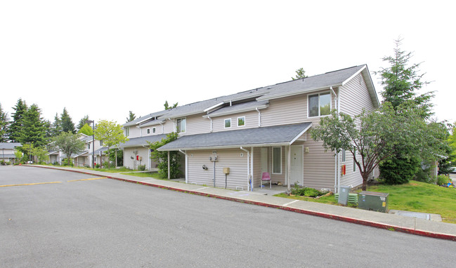 College Place Apartments in Bellevue, WA - Building Photo - Building Photo