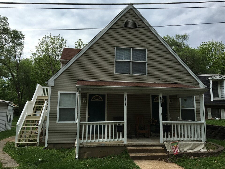 1019 Vine St, Unit 1021 in St. Charles, MO - Foto de edificio