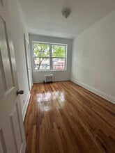 2912 Cruger Ave in Bronx, NY - Foto de edificio - Building Photo